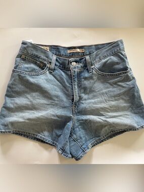 Levi’s 80s high rise mom shorts